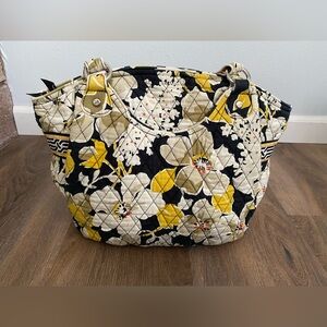 ☘️Vera Bradley Glenna Satchel in retired Dogwood pattern